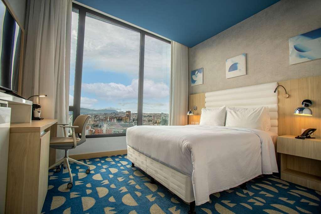 Hampton By Hilton Quito La Carolina Park Hotel Room photo