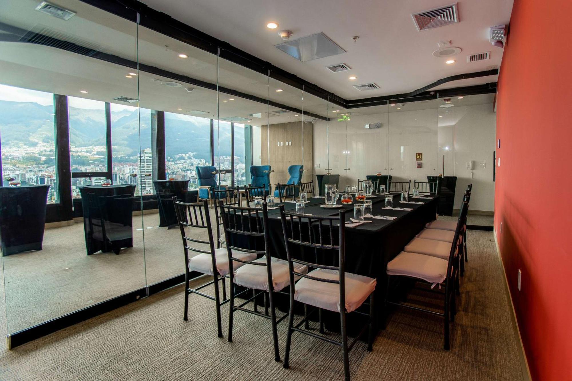 Hampton By Hilton Quito La Carolina Park Hotel Exterior photo