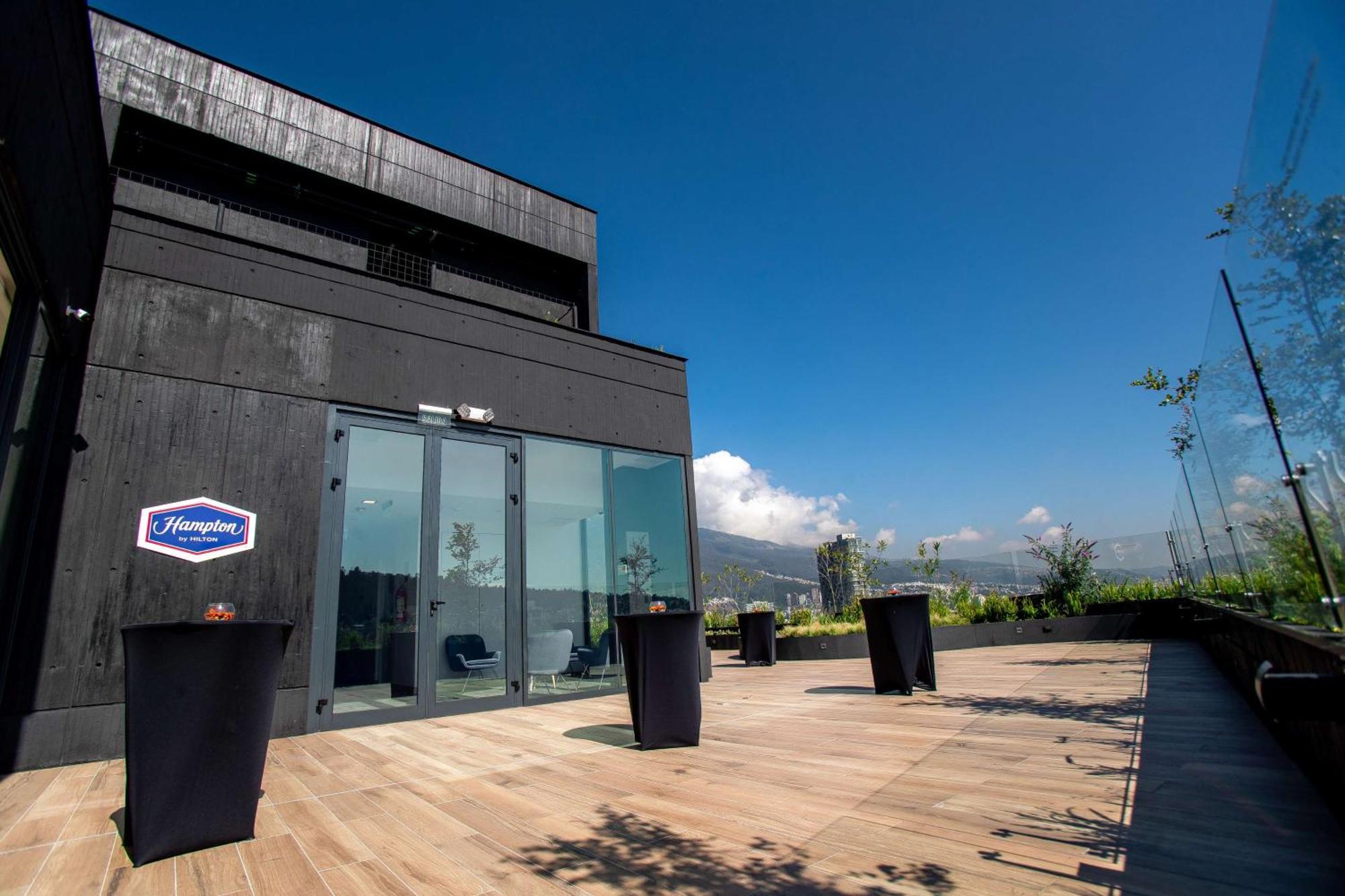 Hampton By Hilton Quito La Carolina Park Hotel Exterior photo