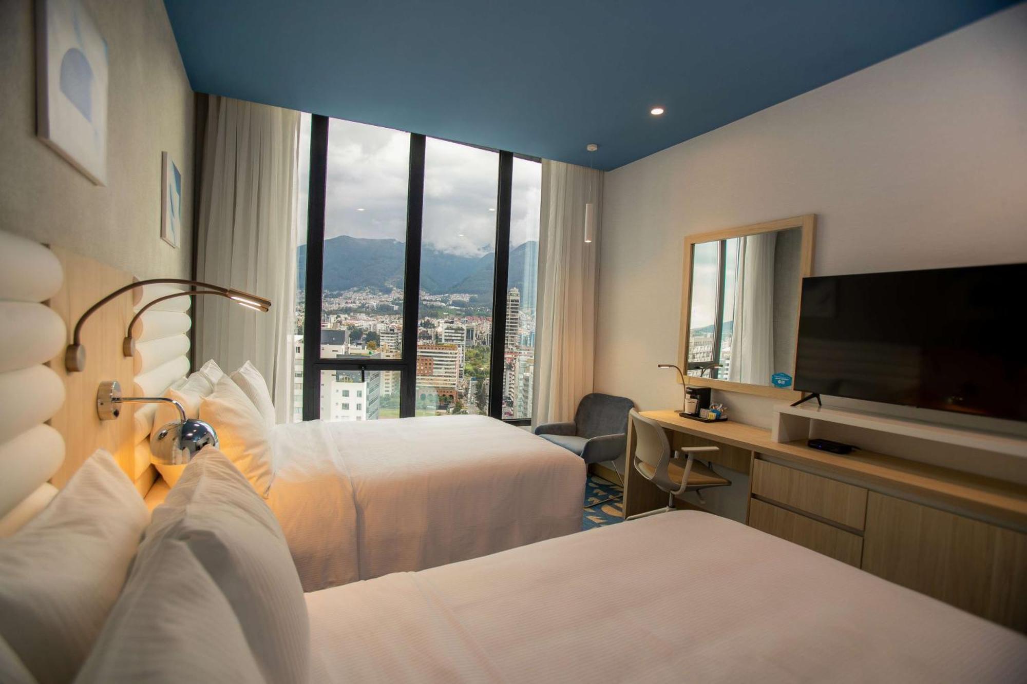 Hampton By Hilton Quito La Carolina Park Hotel Exterior photo