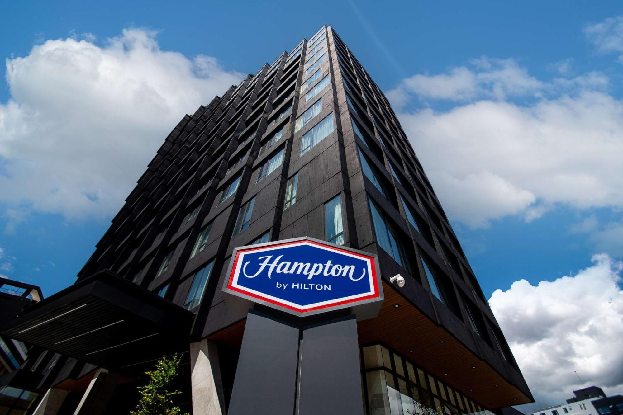 Hampton By Hilton Quito La Carolina Park Hotel Exterior photo