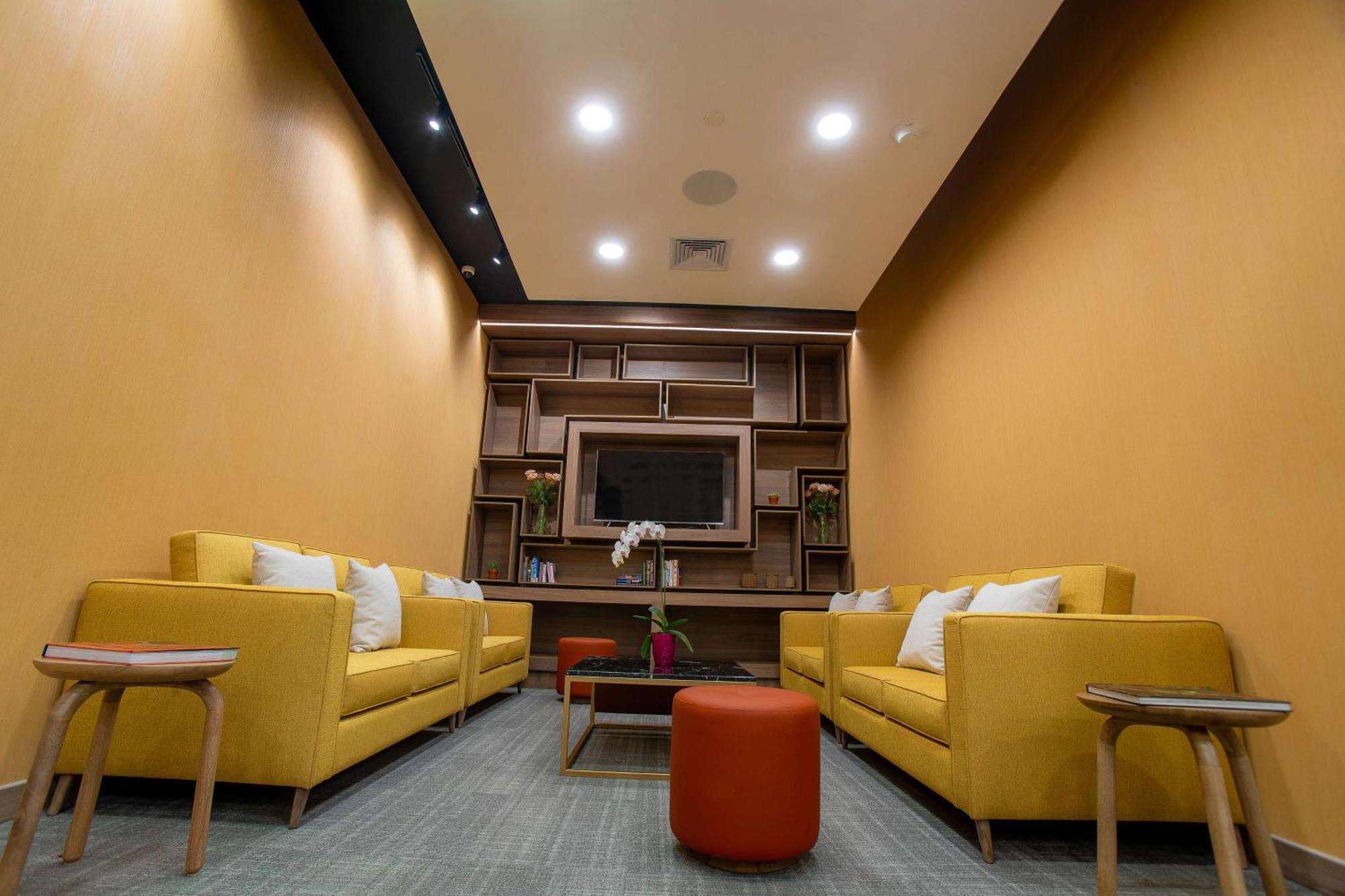 Hampton By Hilton Quito La Carolina Park Hotel Exterior photo