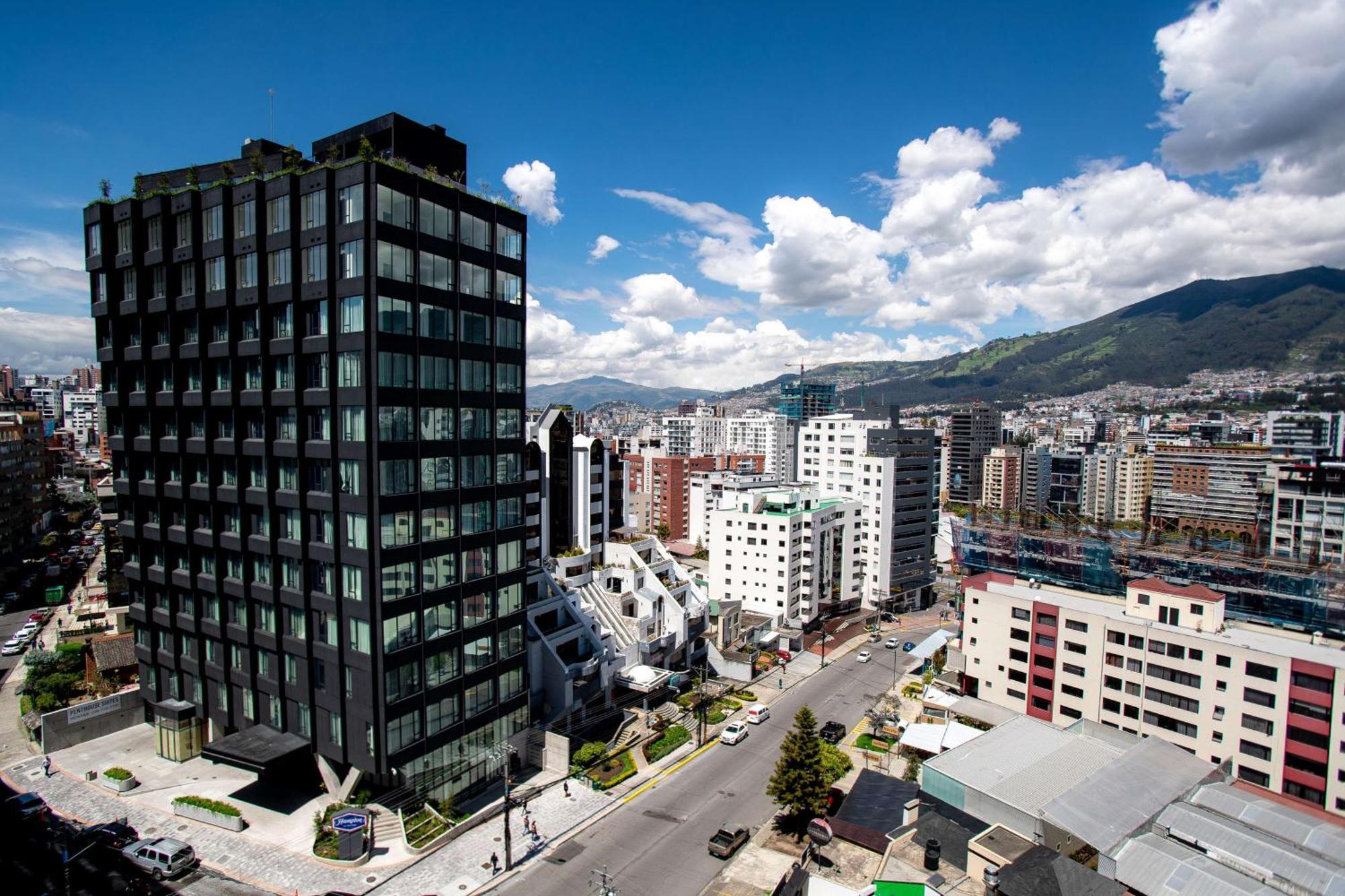 Hampton By Hilton Quito La Carolina Park Hotel Exterior photo