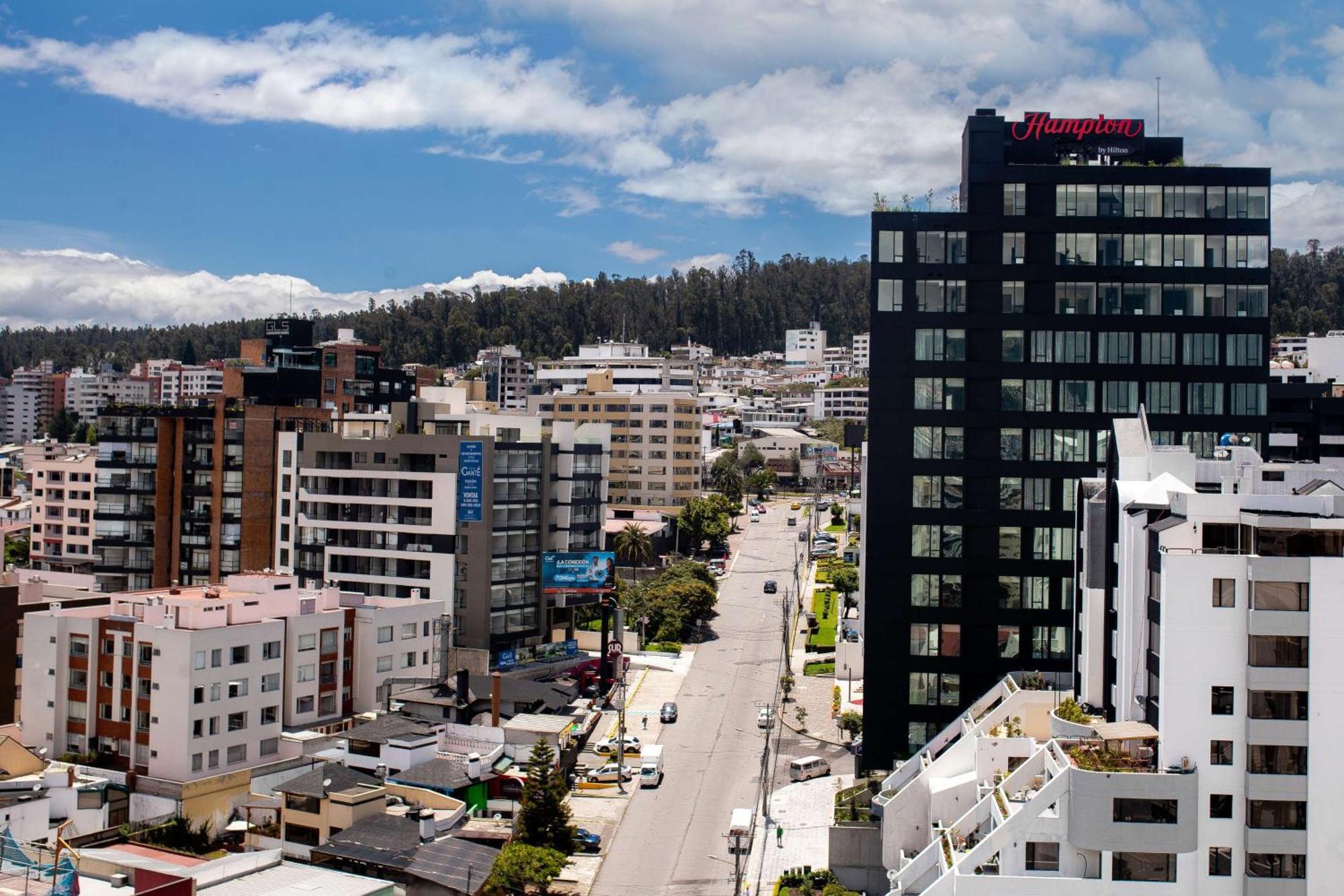 Hampton By Hilton Quito La Carolina Park Hotel Exterior photo
